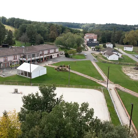 فندق Domaine De Pousinies Saint-Étienne-de-Tulmont