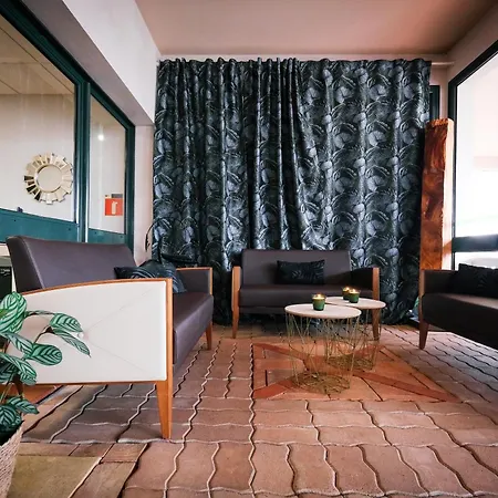 Domaine De Pousinies Hotel *