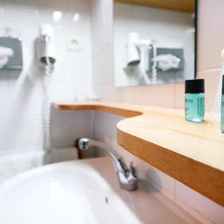 Szálloda Domaine De Pousinies *