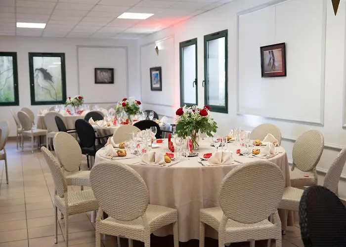 Domaine De Pousinies Otel Saint-Étienne-de-Tulmont